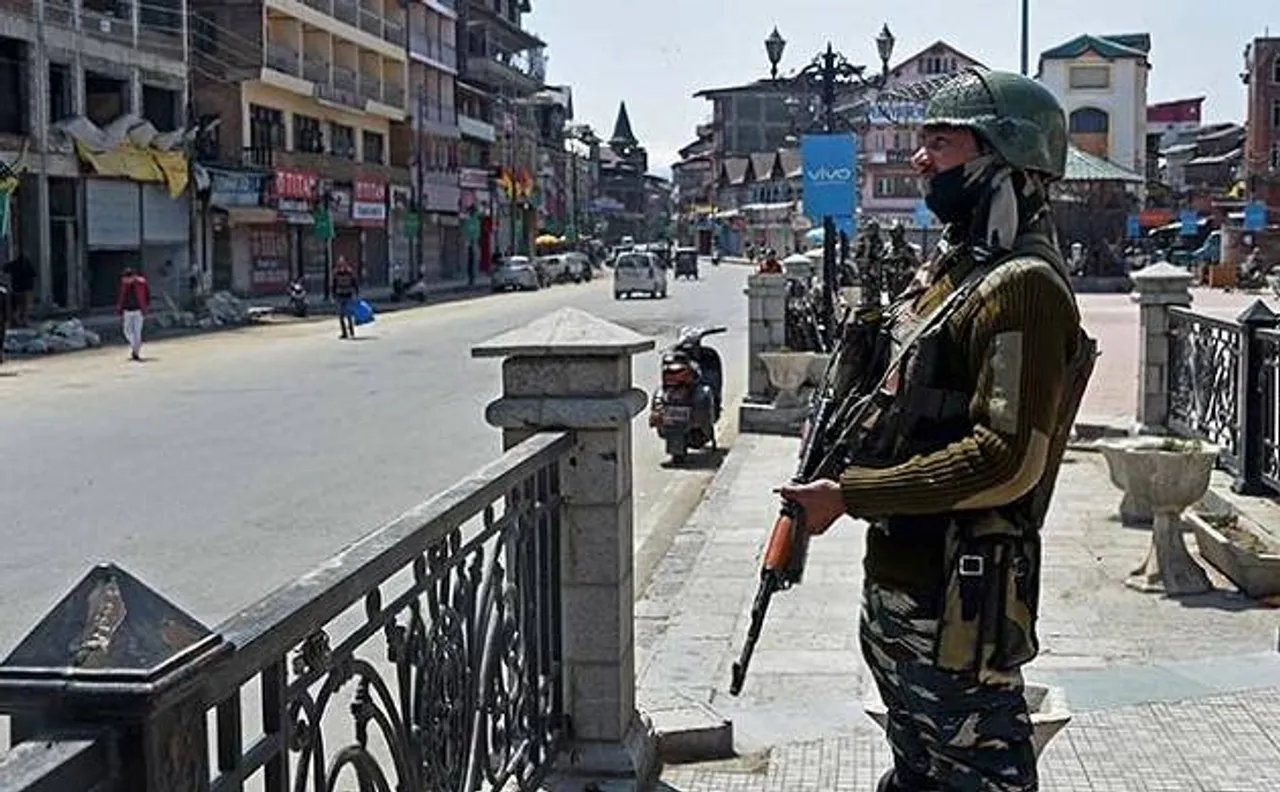 Srinagar repoll: Only 1% voters turned up to cast their vote in first 3 hrs
