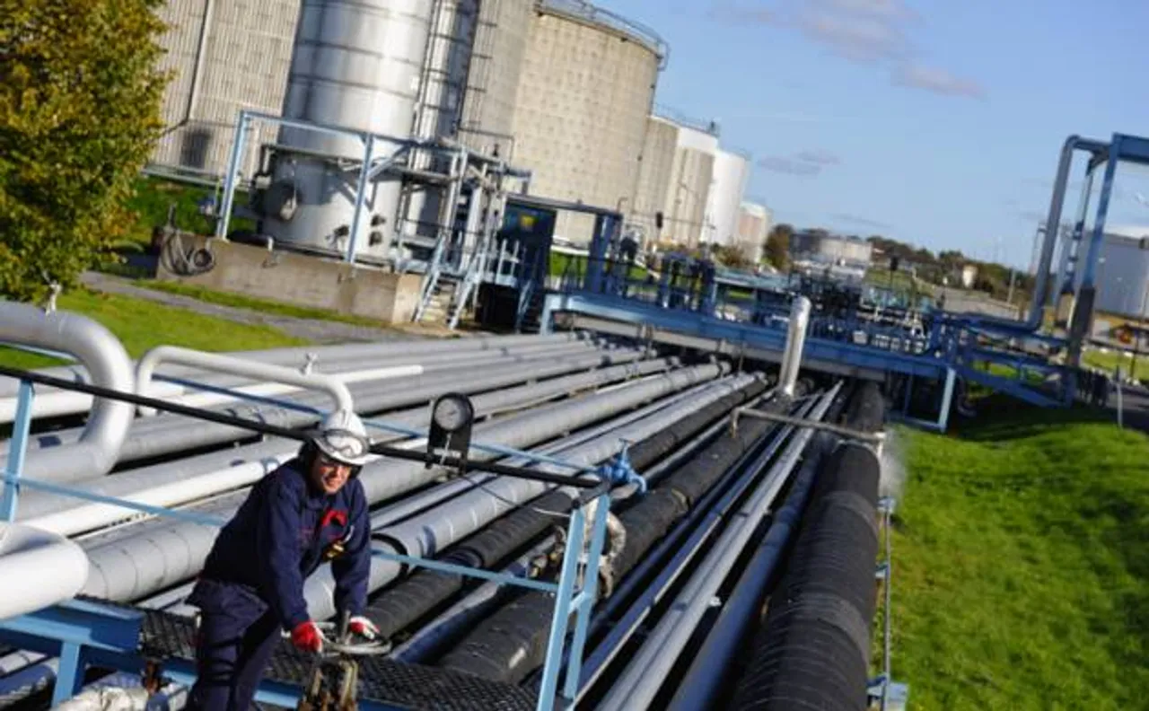 India will build pipelines to carry diesel and natural gas to Bangladesh