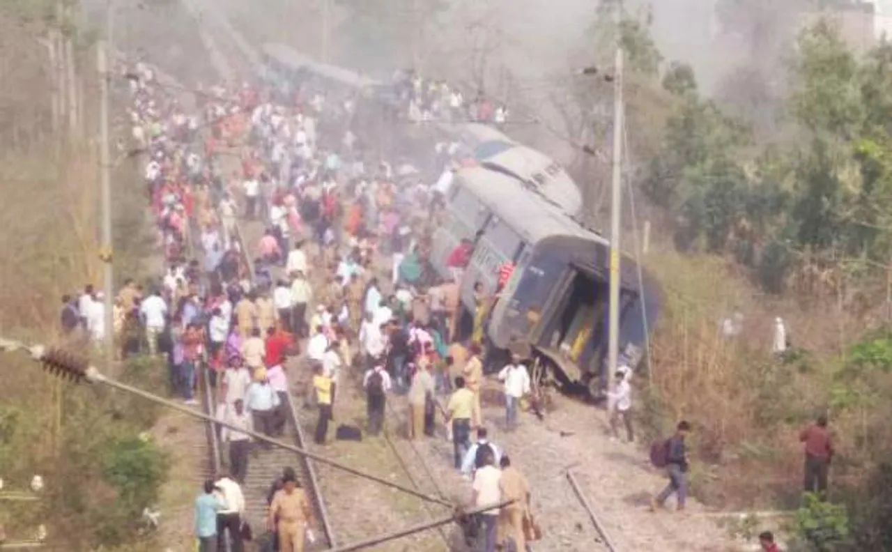 Meerut-Lucknow Rajya Rani Express derailment: Prabhu, Yogi announce compensation for injured