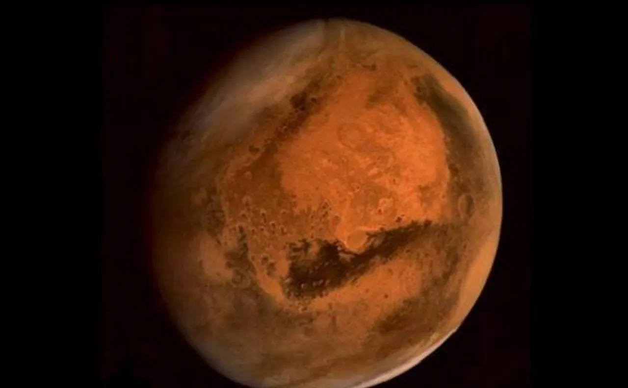 ISRO sets an eye on the moon to mine energy