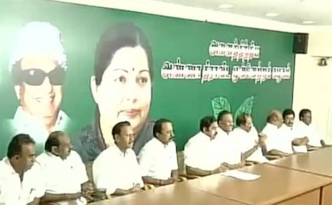 AIADMK factions heading towards merger, Panneerselvam says â€˜good ambienceâ€™ evolving for positive talks