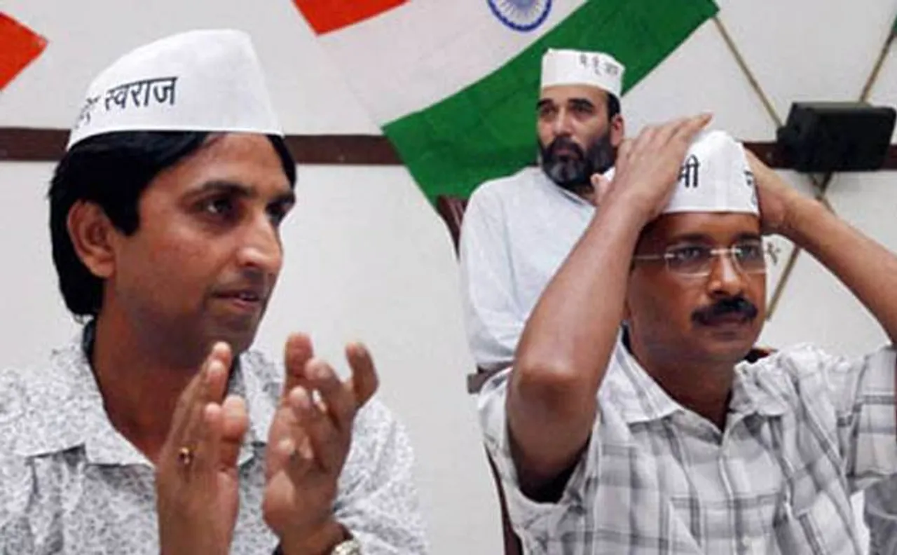 AAP crisis: Manish Sisodia meets suspended Okhla MLA Amanatullah Khan at his residence