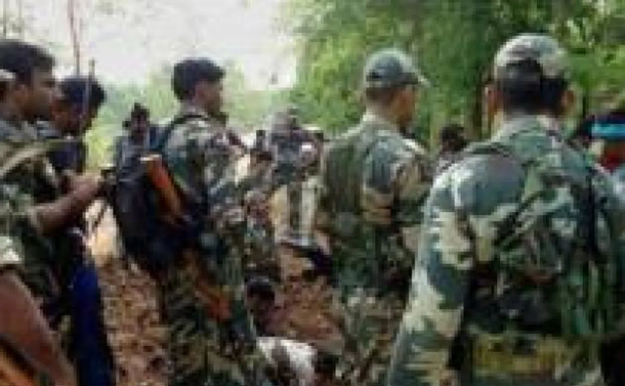 Maharashtra: Cop killed, 12 injured in landmine blast by suspected Maoists