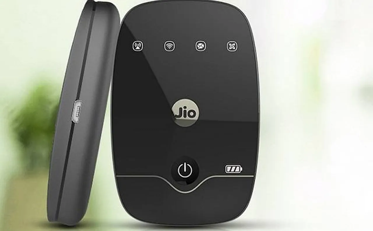 Reliance Jio Router: Get 100% cashback on JioFi on Exchange of old dongle, data card and router, accessible in 2G & 3G smartphones too!