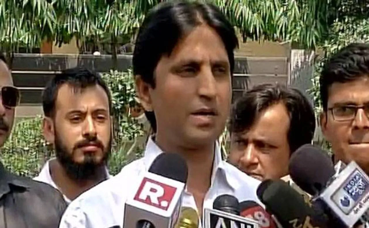 Even Kejriwalâ€™s enemies cannot imagine him taking bribe, says Kumar Vishwas