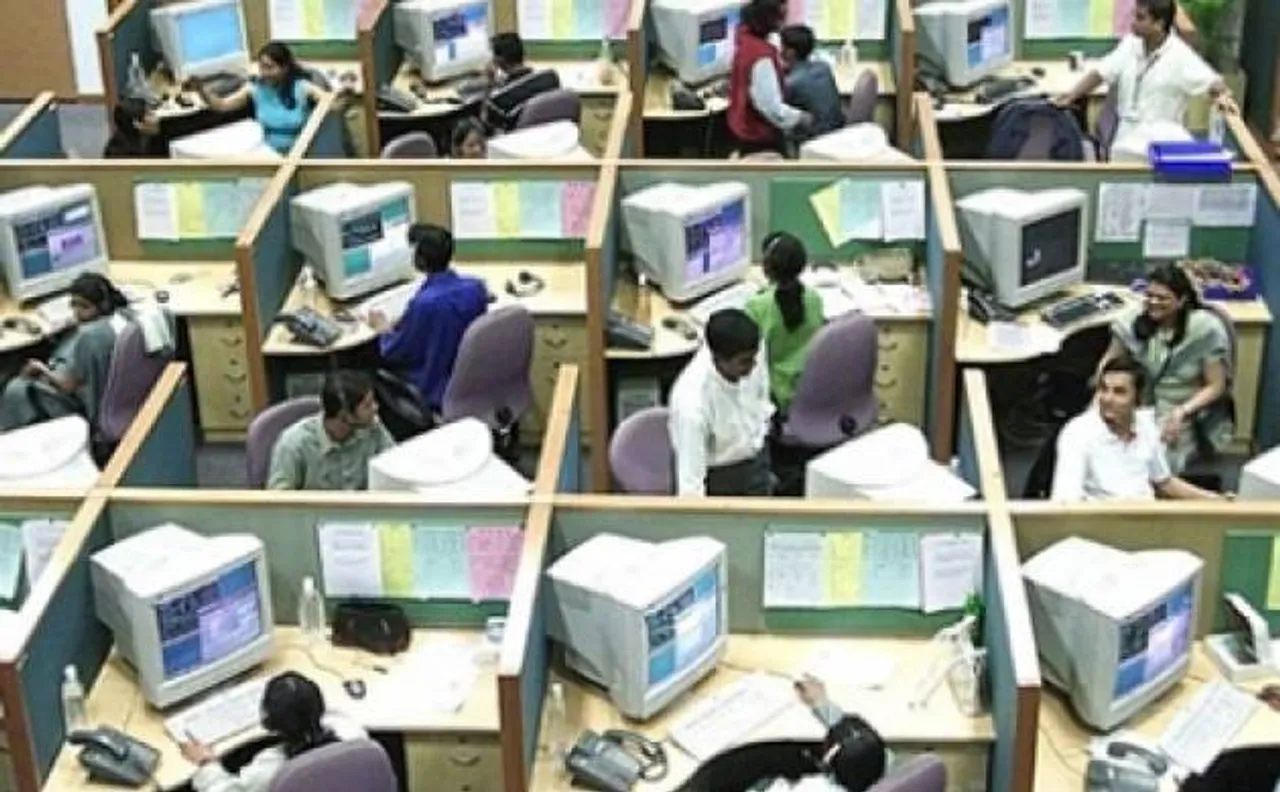 IT to layoff up to 2 lakh techies annually for next 3-yr: Head Hunters India 
