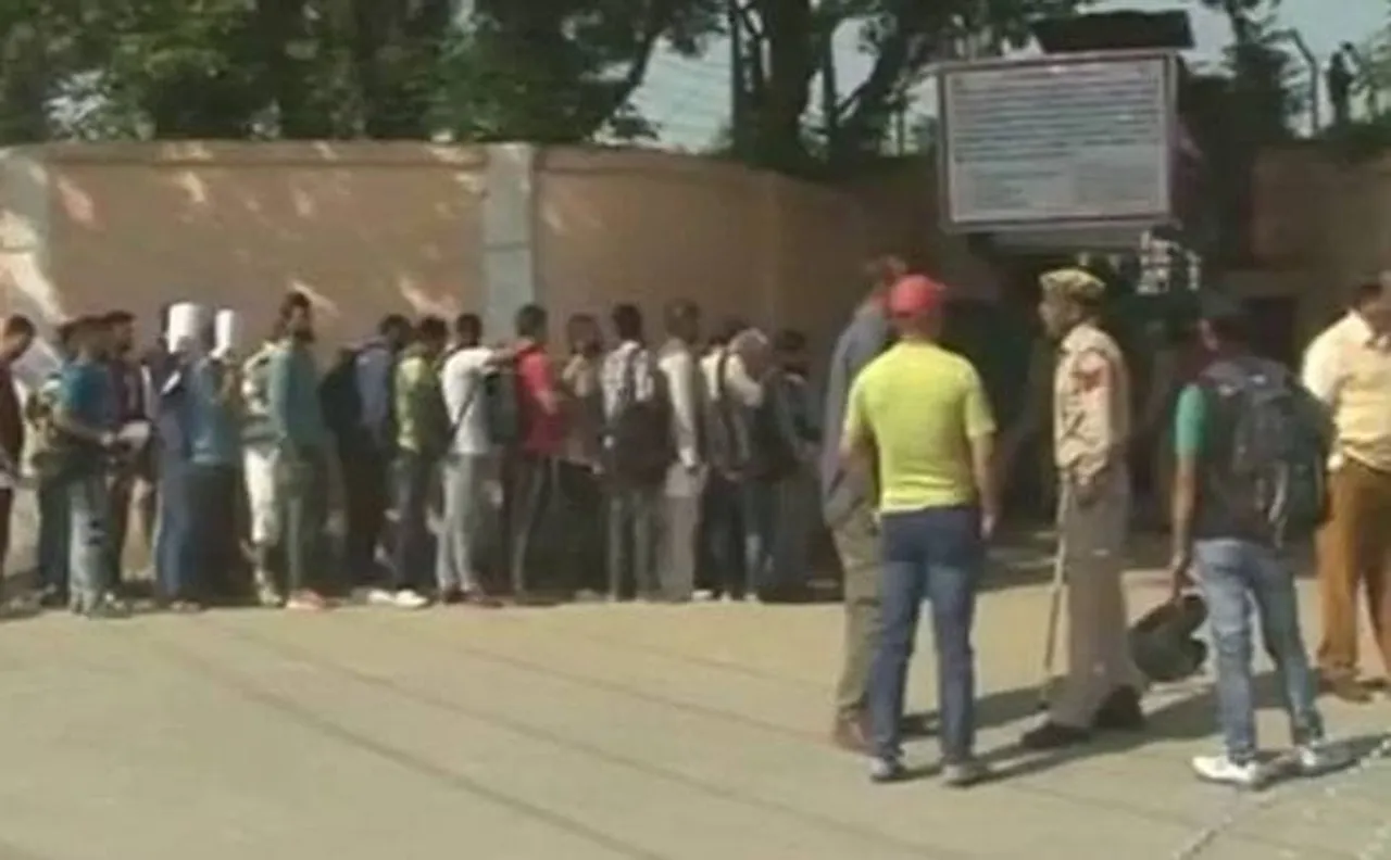 J&K: 3,000 candidates turn up in recruitment rally of police despite warnings from terror groups