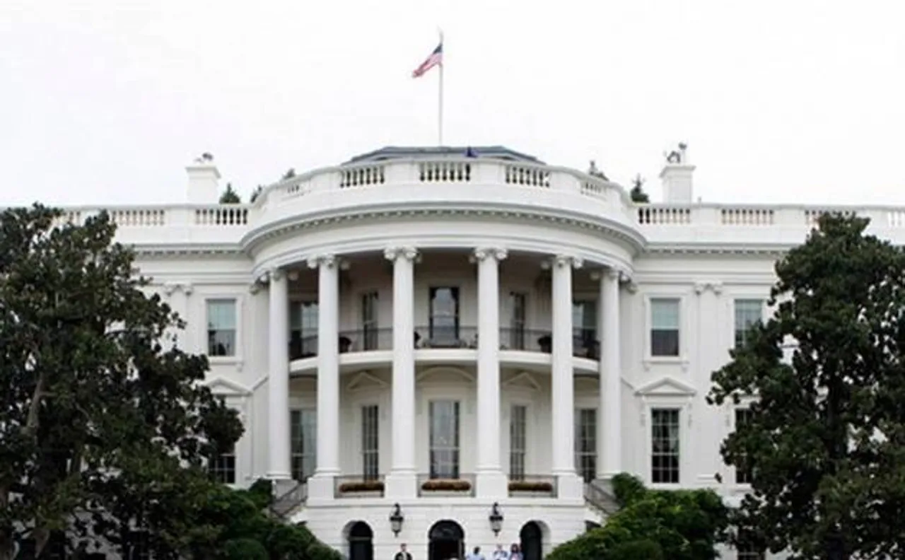 Woman apprehended by US Secret Service for trying to climb over White House fence