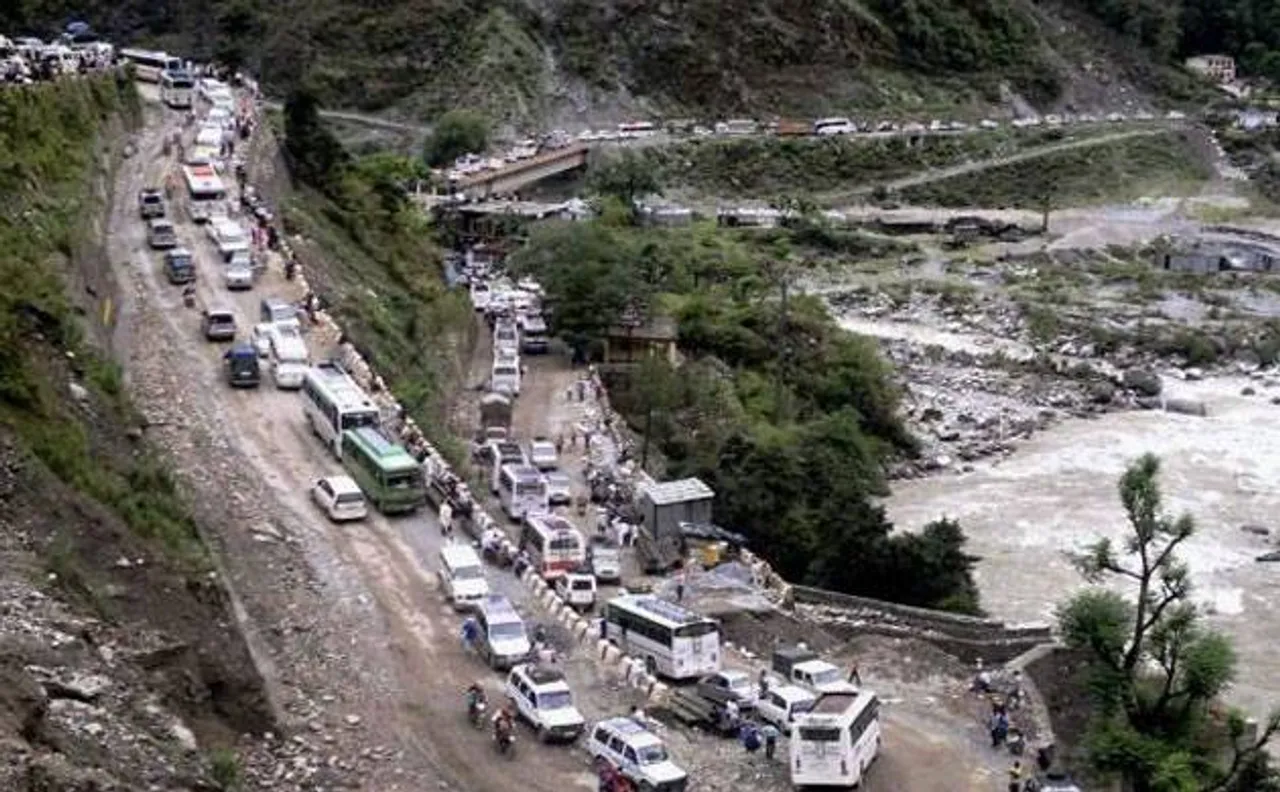 Uttarakhand landslide: Out of 2000 people stranded, 800 resume onward journey