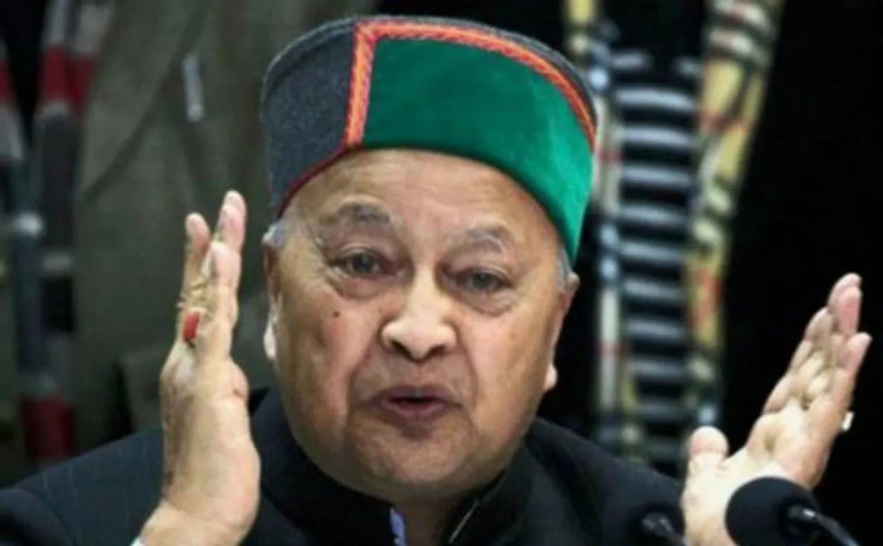 Himachal CM Virbhadra, wife appear in Delhi court, seek bail in DA case