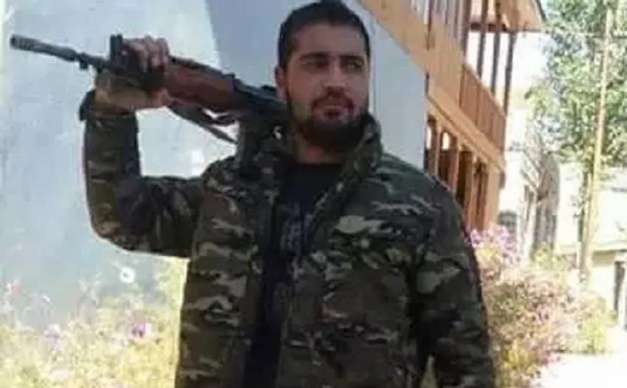 Kashmir cop who fled with rifles joined us, says Hizbul Mujahideen