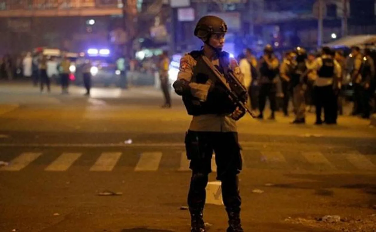 Islamic State claims responsibility for suicide bombing on Jakarta bus station in Indonesia
