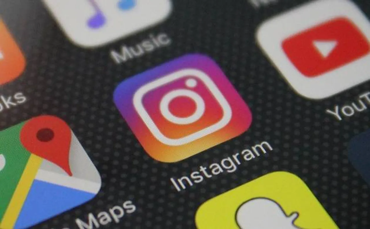 Instagram direct messages now support web links, landscape photo orientation