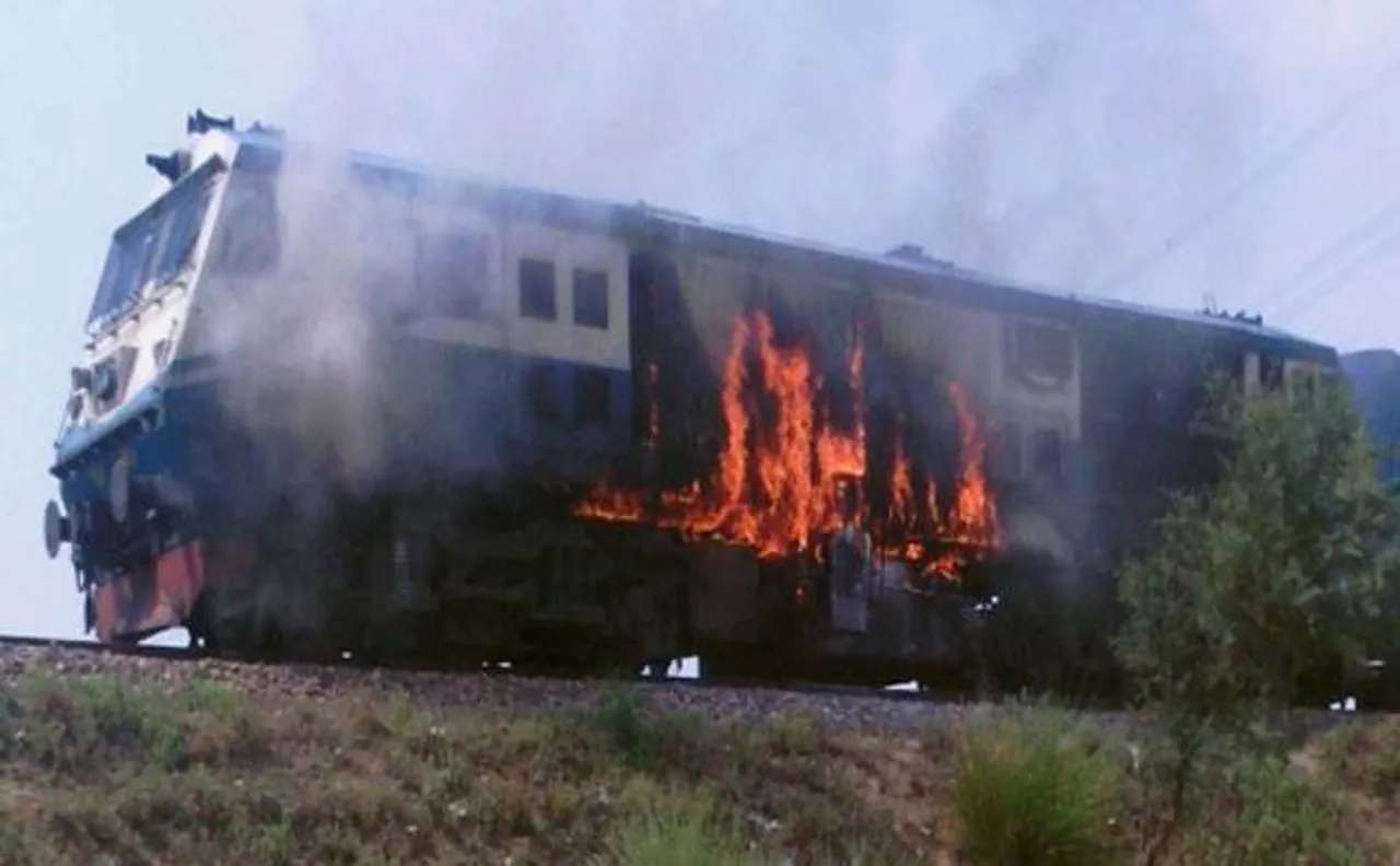 Jharkhand: Engine of goods train put on fire by Naxals in Bokaro district