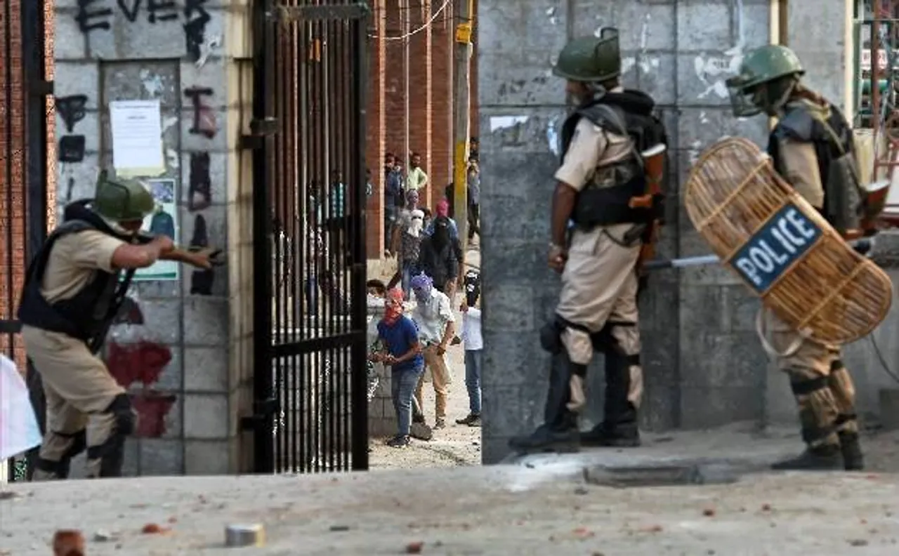 Highlights: Kashmir witnesses protests over Sabzar Bhat's killing; Indian Army mounts ops in Valley, guns down 10 militants in 24 hours