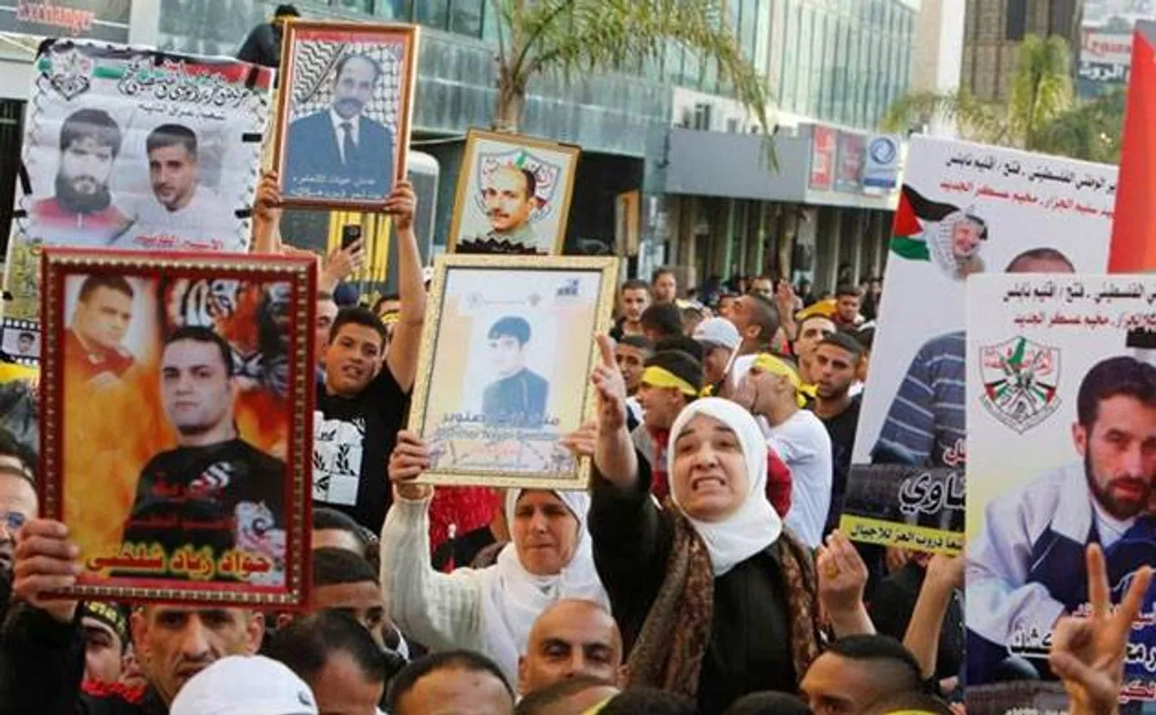Palestinian prisoners in Israel jails end hunger strike