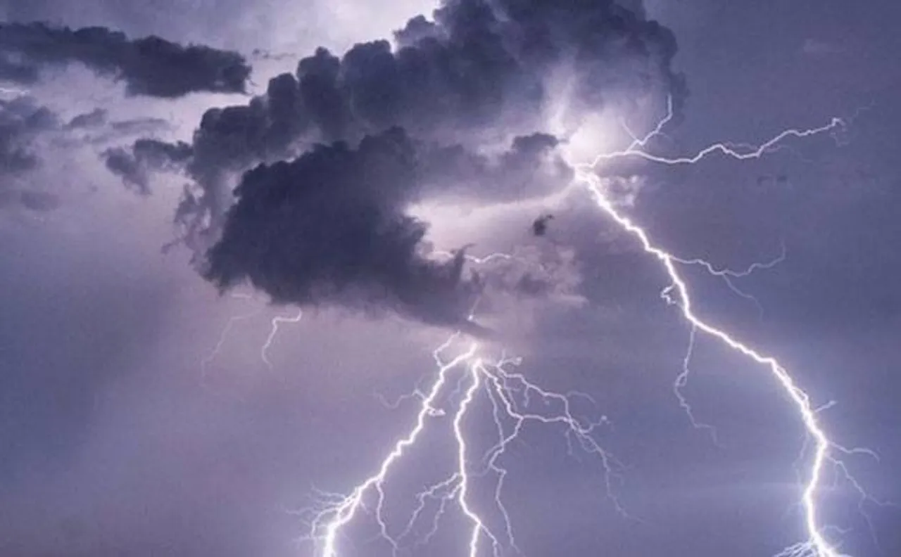 3 dead, 8 injured as lightning strikes Chanshal Pass