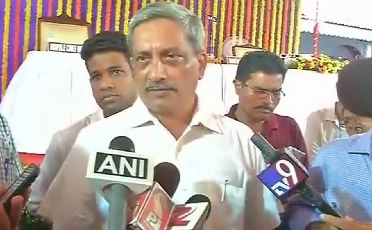 Buying, selling plastic bags to be fined in Goa: CM Manohar Parrikar 