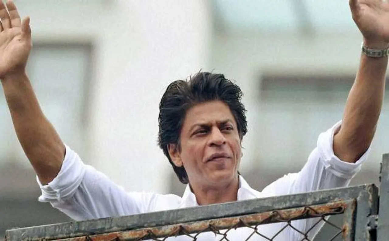 Shah Rukh gets minor injury after setâ€™s roof fell down during Anand L Raiâ€™s upcoming movie shoot