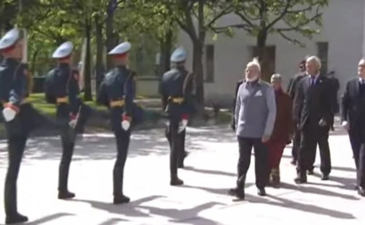 PM Modi pays homage at Piskarovskoye Cemetery in St Petersburg, will meet Russian President Putin later 