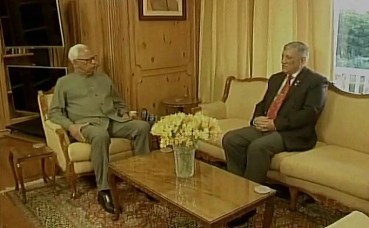 Army Chief General Rawat meets J&K Guv to brief about Army Operational Review meeting