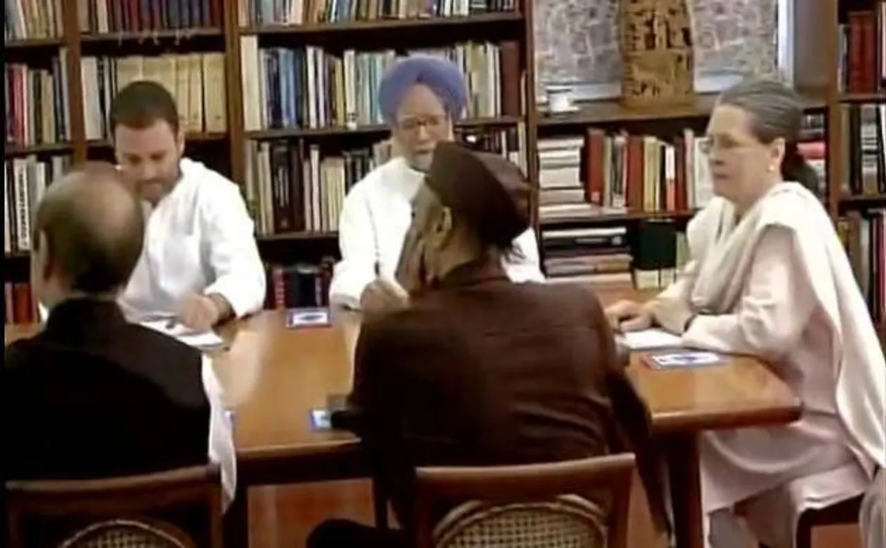 Demonetisation slowed down countryâ€™s growth, economy running on public spending: Manmohan Singh