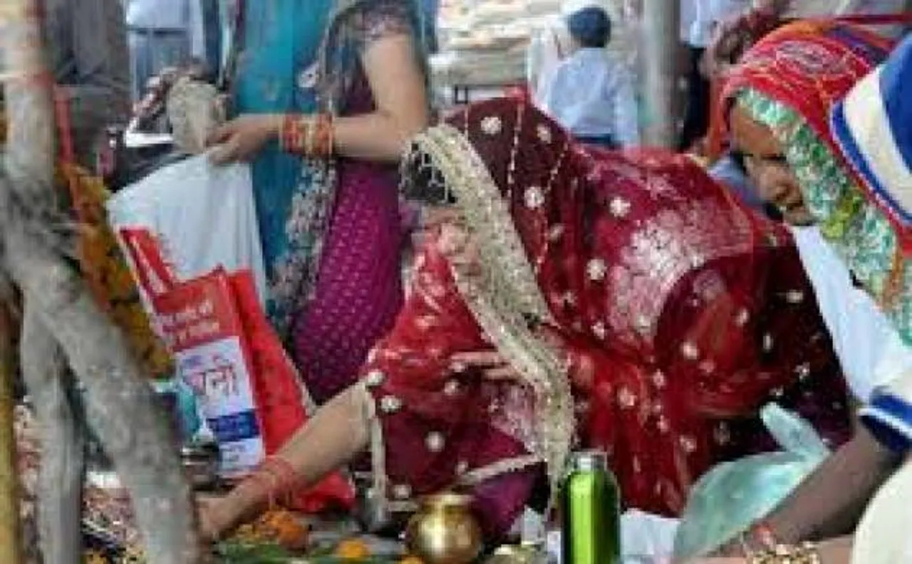 Vat Savitri Purnima 2017: Know all about puja shubh muhurat vidhi and Vrat mantra