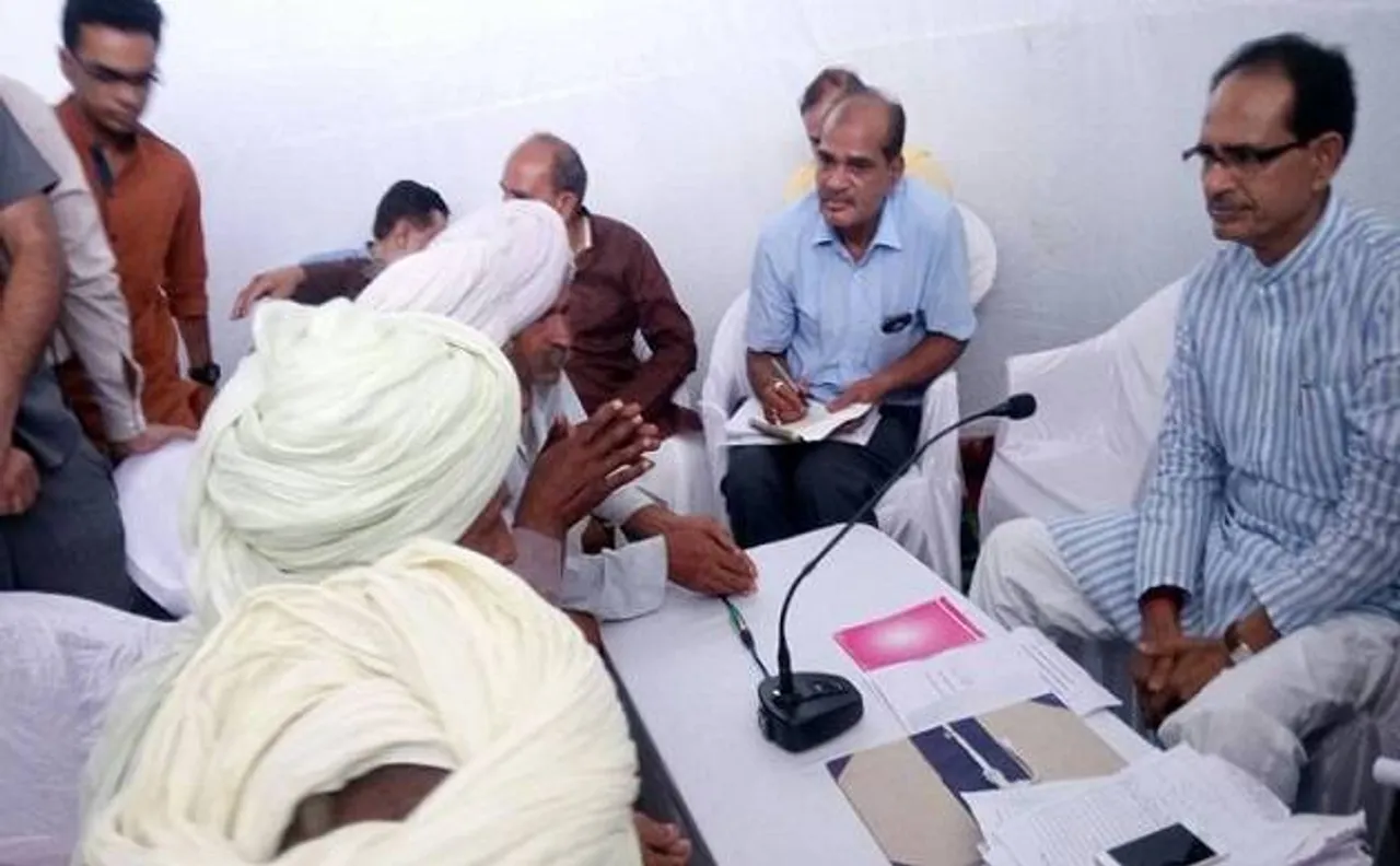 Shiv Sena, Congress criticise Chouhan for indefinite fast instead of visiting Mandsaur to comfort farmers