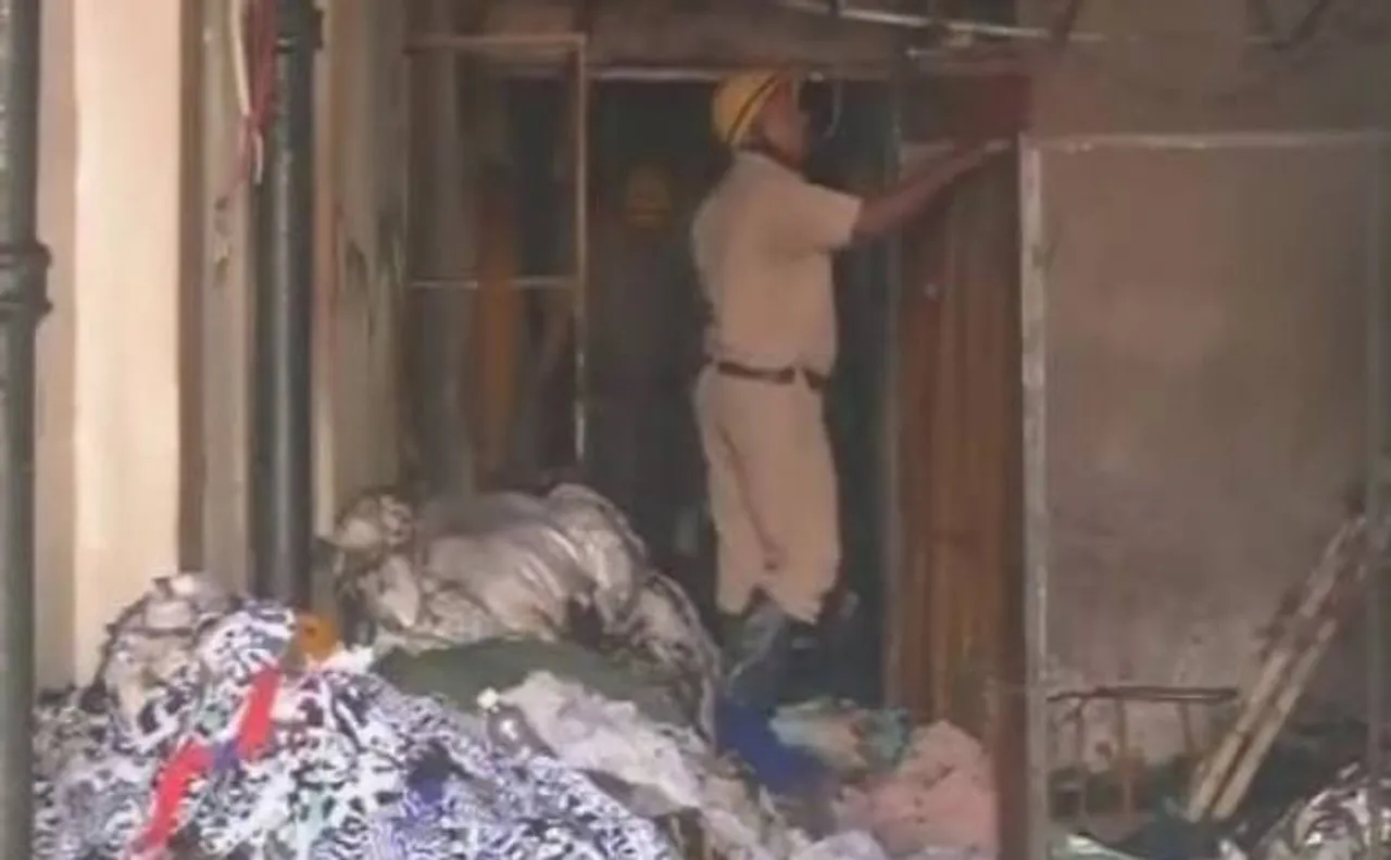 Delhi: Fire breaks out in Aakarsh Exports building in Okhla Phase 1 area, one fireman injured