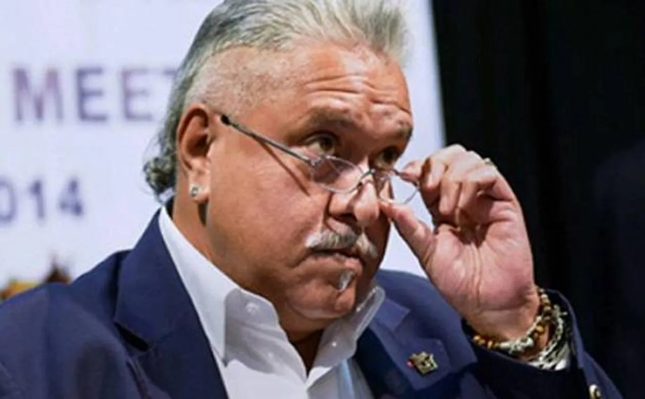 Indian supporters boo Vijay Mallya as he enters Oval arena