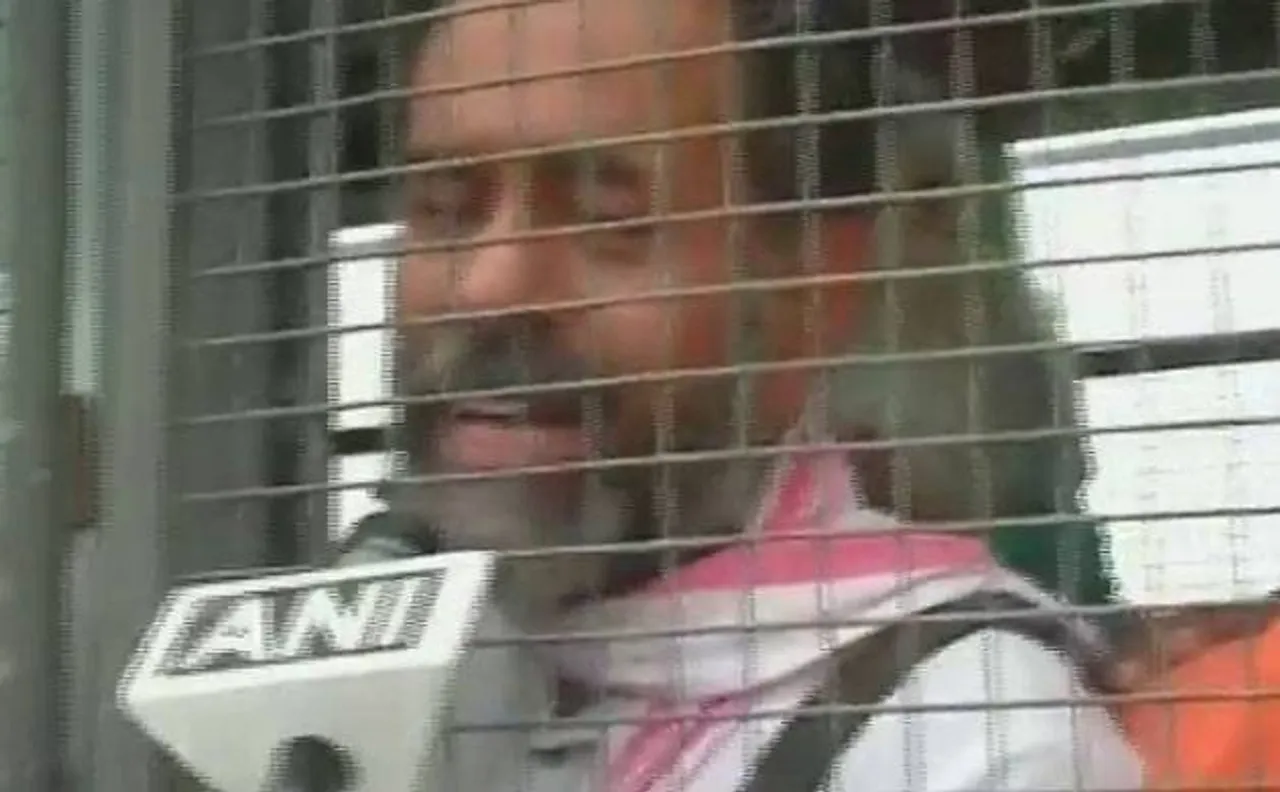 Police arrest Yogendra, Patkar for trying to enter Mandsaur to meet families of deceased farmers