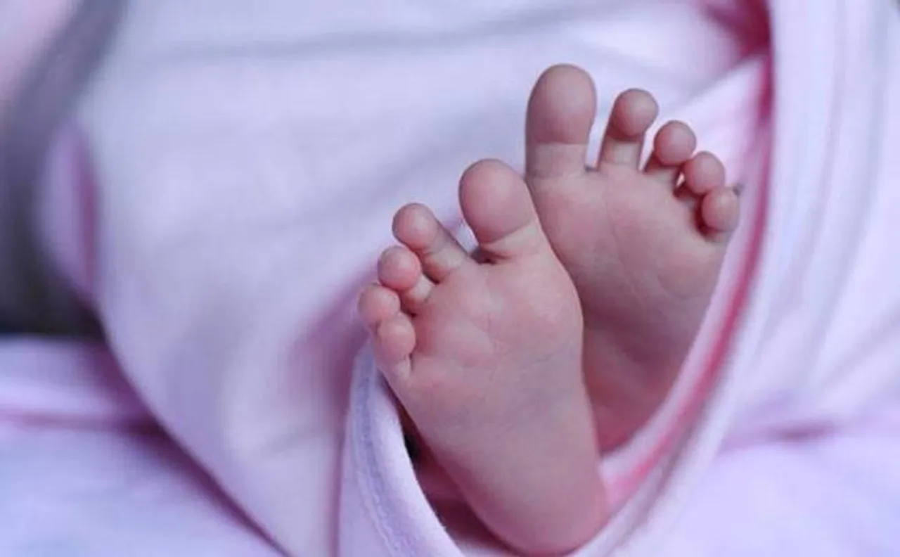 Hours after giving birth, mother leaves baby girl to die in public toilet