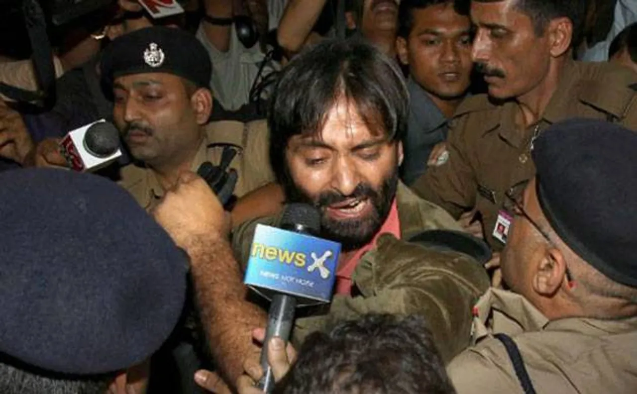 J-K: Yasin Malik detained, Mirwaiz Farooq put under house arrest to prevent them from attending religious programme in Srinagar