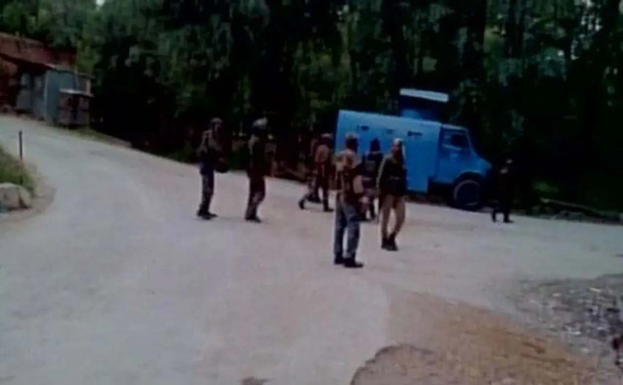 J&K: 3 simultaneous grenade attacks by terrorists on CRPF camps, police station rock Pulwama district