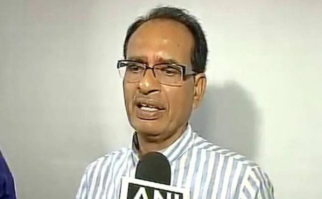 Madhya Pradesh: CM Shivraj Singh Chouhan presents Rs 1 crore each to kin of 3 of deceased in Mandsaur