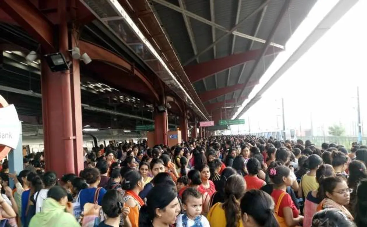 Delhi Metro Blue Line glitch creates chaos at Yamuna Bank station