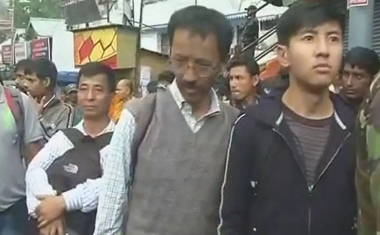 Residents, labourers leave Darjeeling amidst indefinite strike called by Gorkha Janmukti Morcha over Gorkhaland