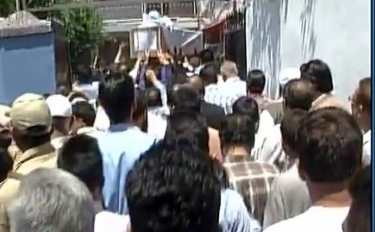 J&K DySP mob lynching outside Srinagar mosque: People behind 'travesty' should 'burn in hell', says Omar Abdullah