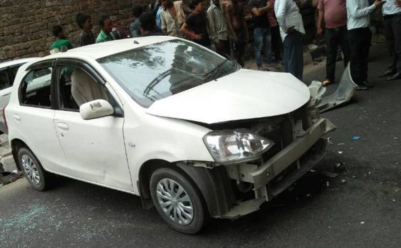 Delhi: Car runs over people sitting on pavement in Kashmere Gate; 2 dead, 2 injured