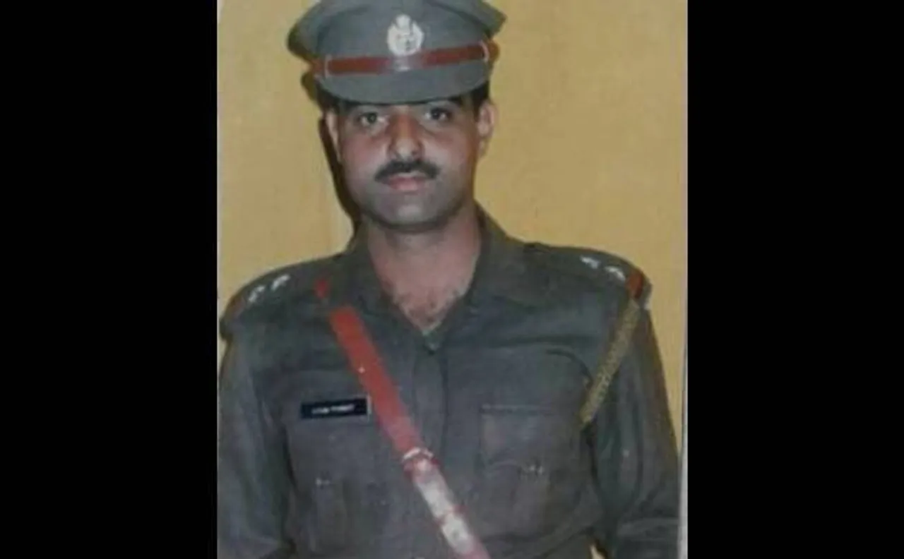 J&K: Hurriyat delegation visits house of lynched police officer in Srinagar