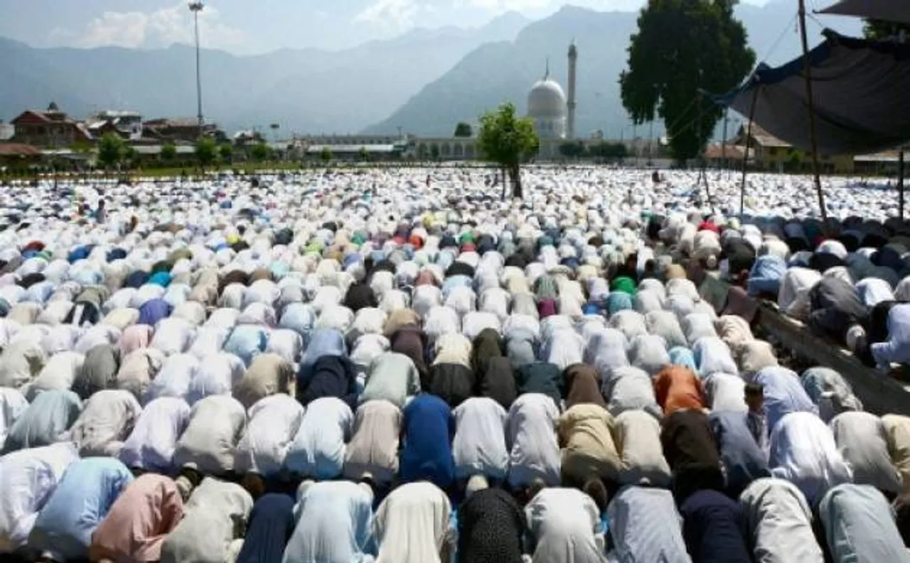 Eid-ul-Fitr: J-K policemen asked to avoid prayers in public places