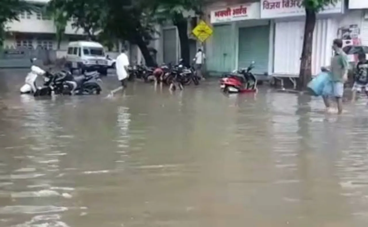 Mumbai: Heavy rains stall city, several areas waterlogged