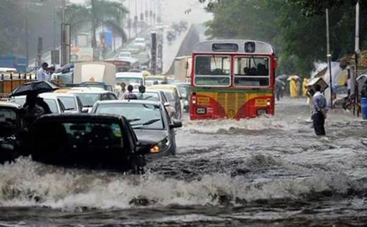 Mumbai: Heavy rains lash city; disrupt rail, road traffic