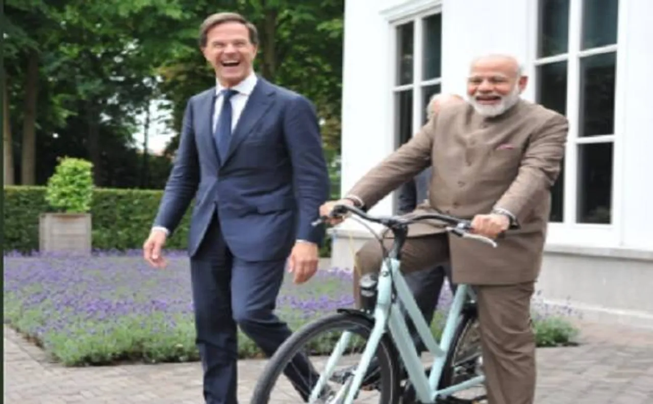 Netherlands PM Mark Rutte gifts bicycle to PM Narenadra Modi