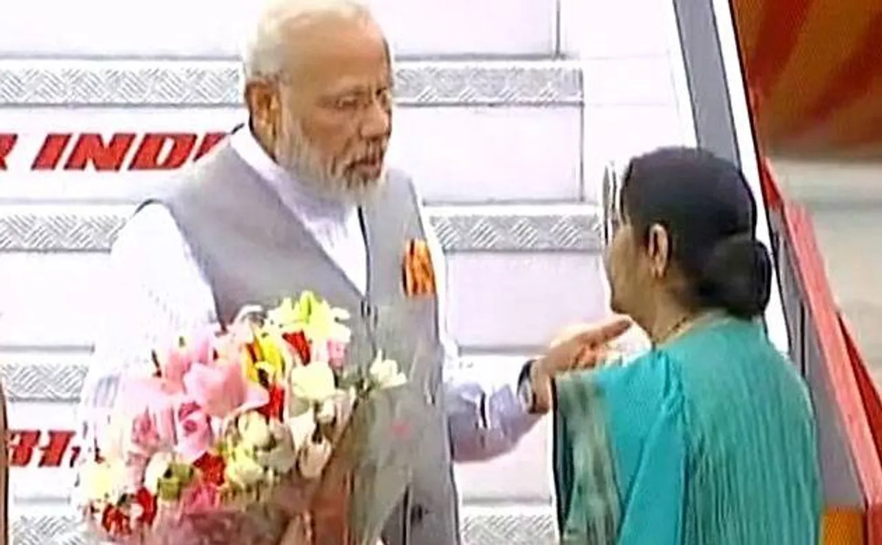 PM Modi returns to India after successful tour of US, Portugal and Netherlands, Sushma Swaraj receives him at Delhi airport