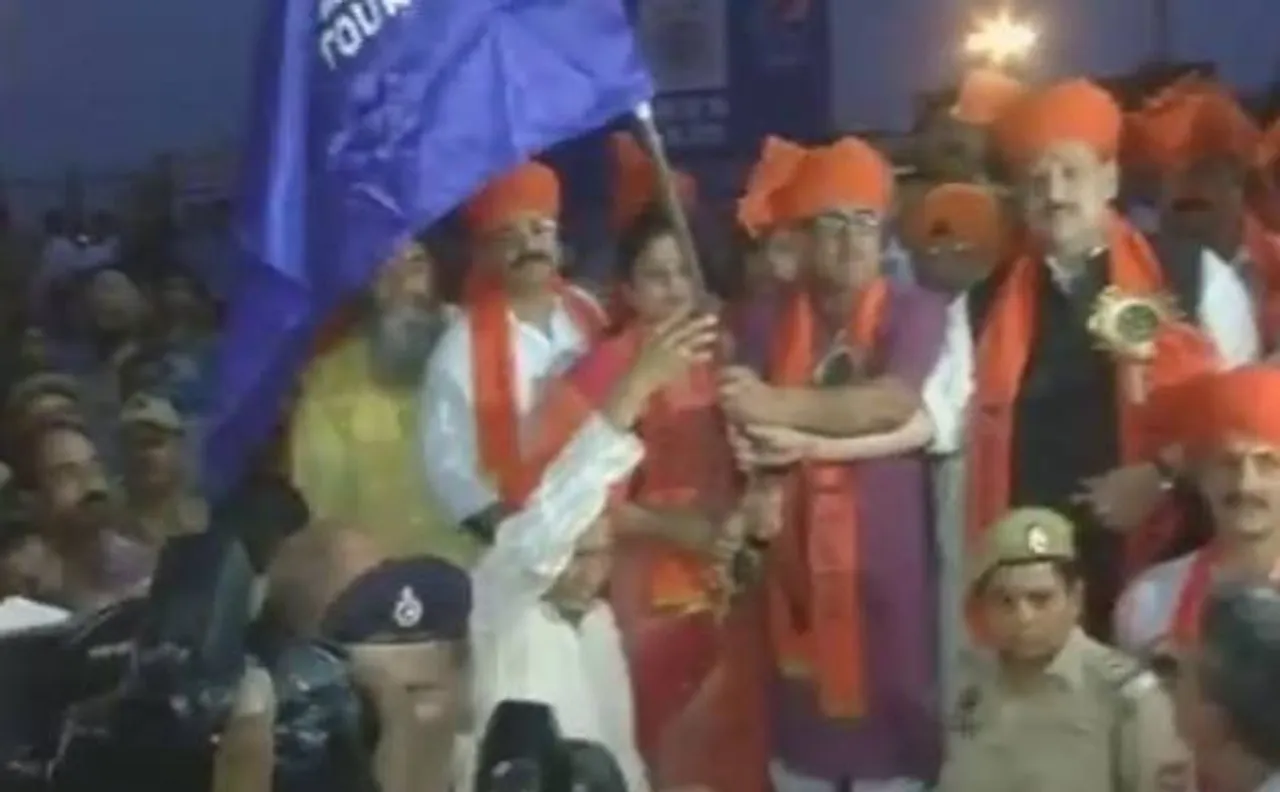  Amarnath Yatra 2017: J&K Dy CM Nirmal Singh flags off first batch of pilgrims; intelligence warns of attack