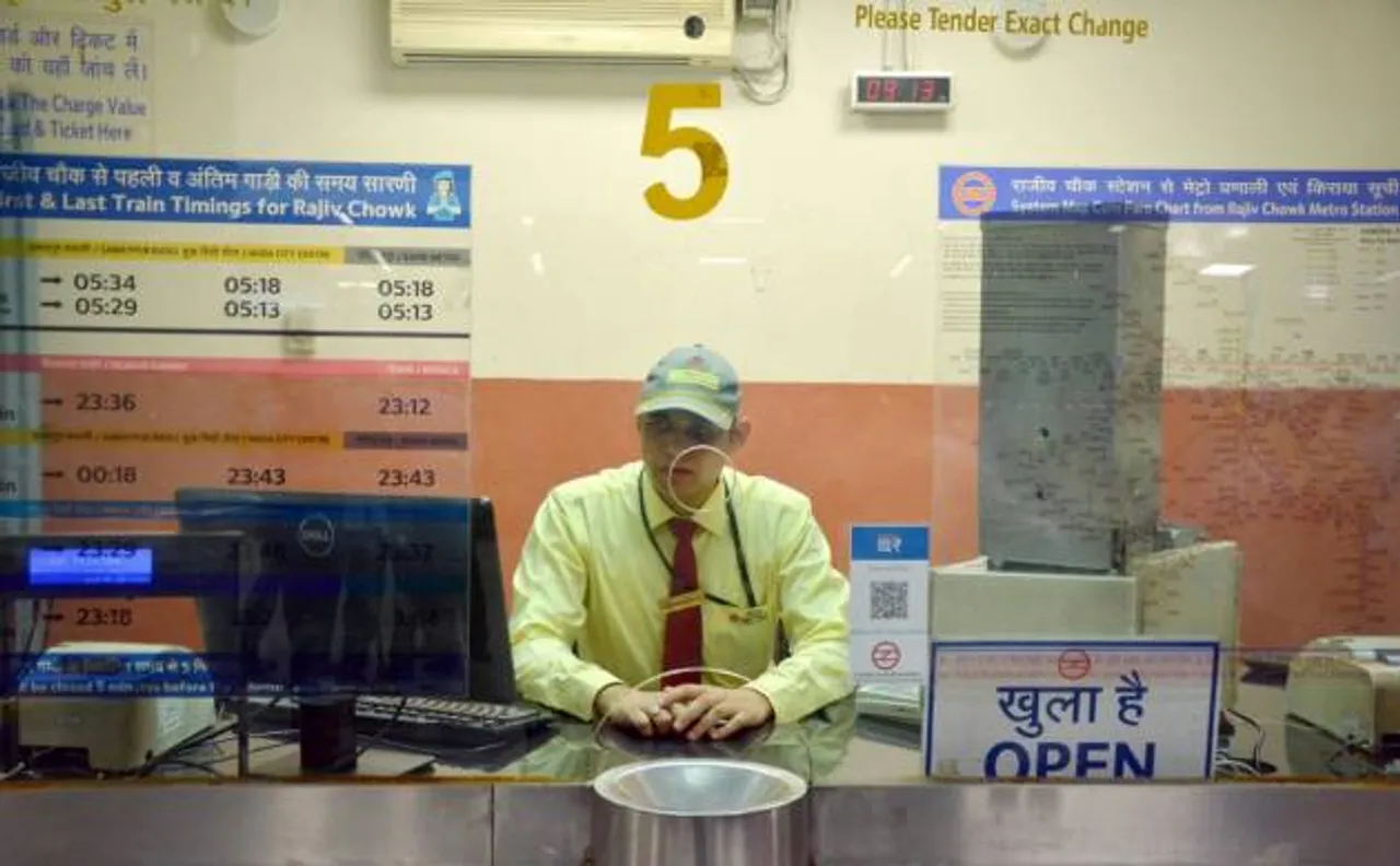 DMRC goes cashless: Now buy token, recharge smart card through QR code; here's how you do it