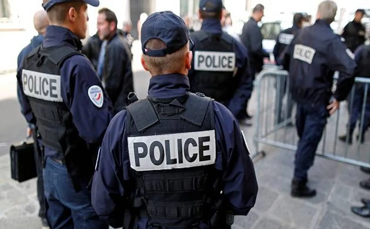 Shooting in front of southeast France's mosque, eight wounded