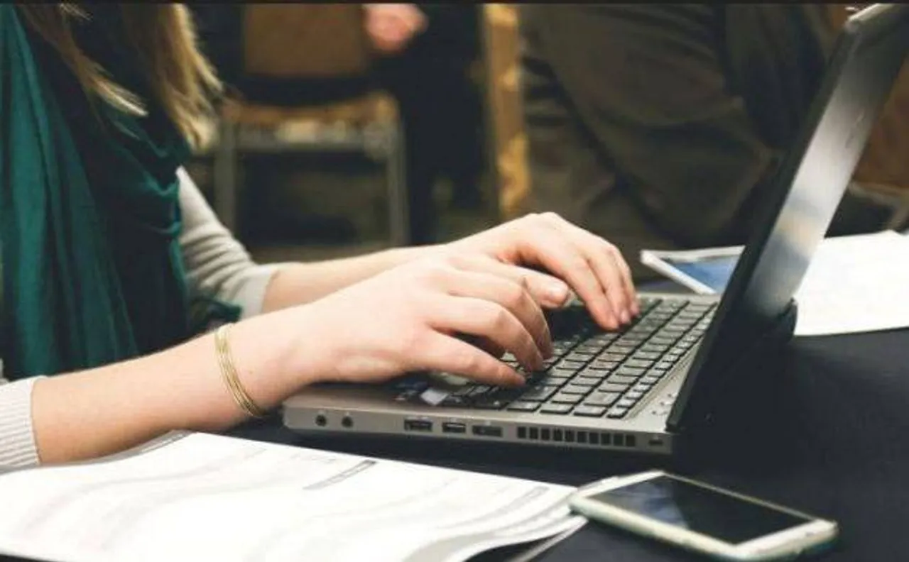 Online dating abuse affects girls more than boys, says study
