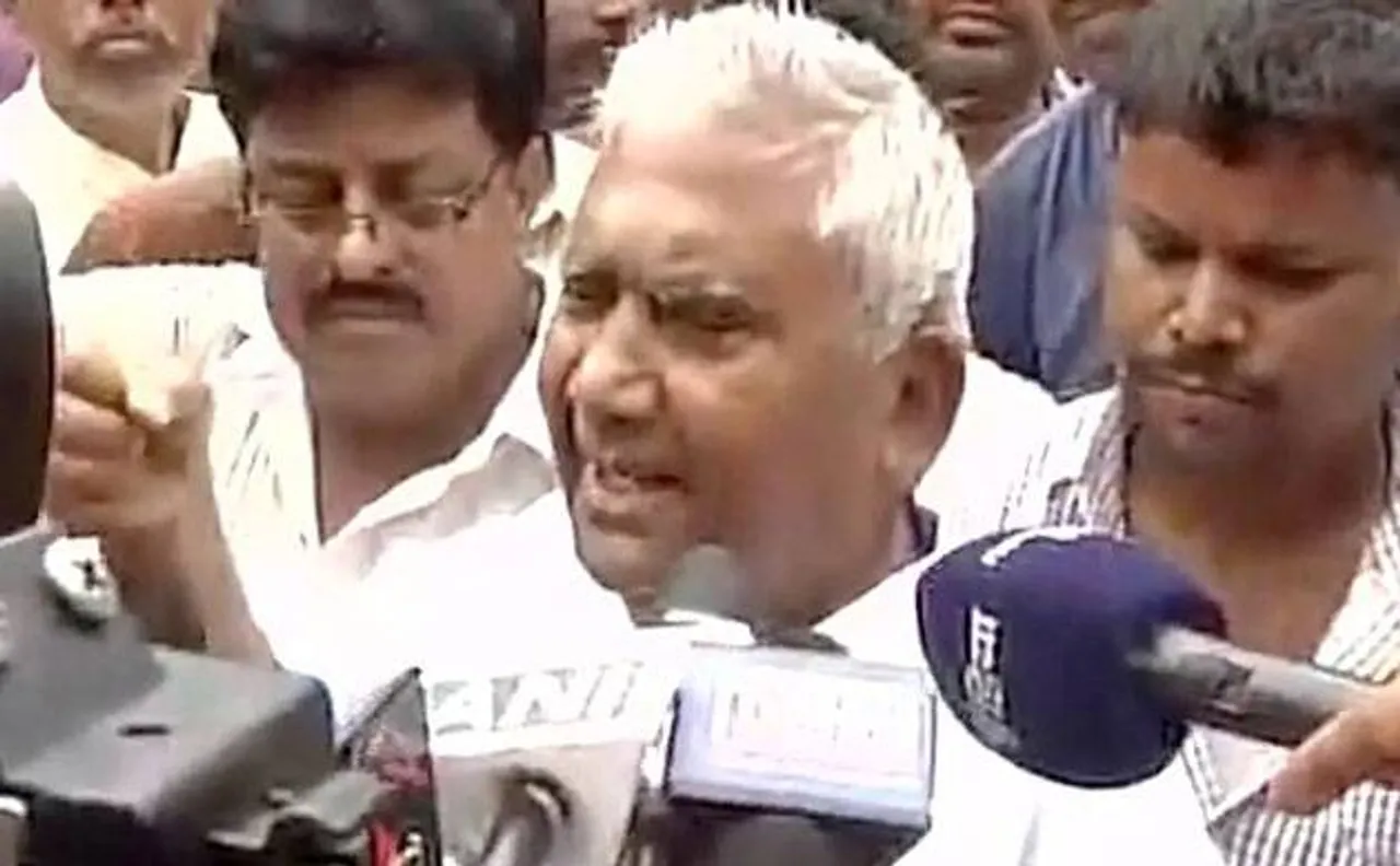 Laluâ€™s residence raided, FIR registered; RJD calls it politics of revenge | Top developments